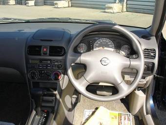 2002 Nissan Sunny Pictures