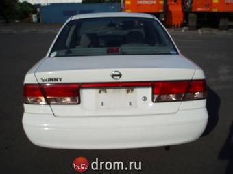 2002 Nissan Sunny Pictures