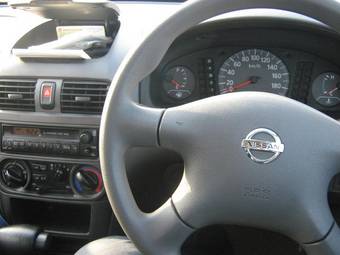 2002 Nissan Sunny Photos