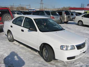 2002 Nissan Sunny Photos