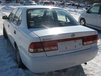 2002 Nissan Sunny Wallpapers