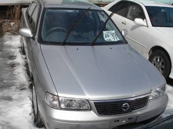 2002 Nissan Sunny Pictures