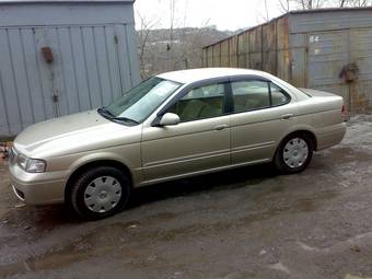 2002 Nissan Sunny Pictures