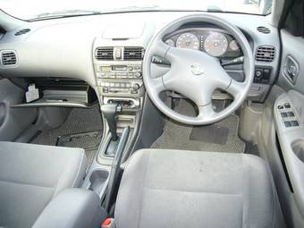 2002 Nissan Sunny Pictures