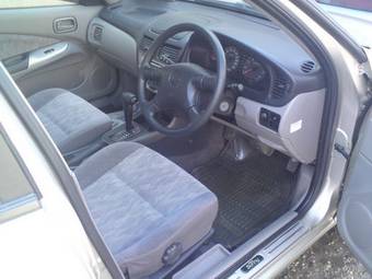 2002 Nissan Sunny Images
