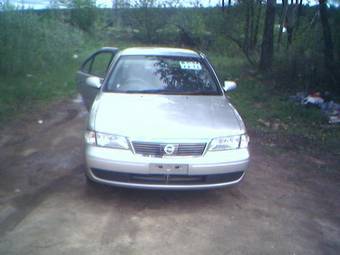 2002 Nissan Sunny Photos