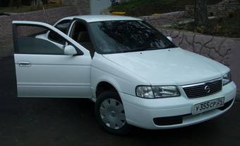 2002 Nissan Sunny Photos