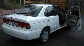 2002 Nissan Sunny Pictures