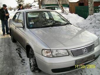 2002 Nissan Sunny Pictures