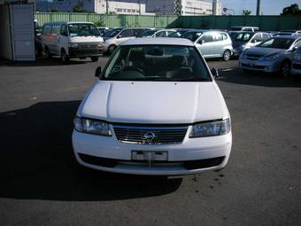 2002 Nissan Sunny Pictures