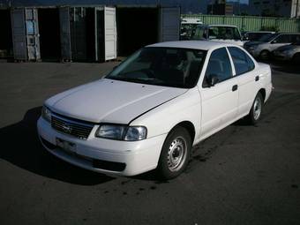 2002 Nissan Sunny Pics