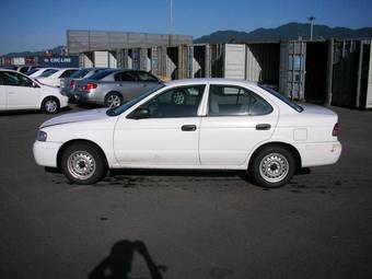 2002 Nissan Sunny Pictures