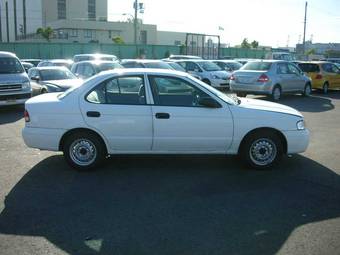 2002 Nissan Sunny Photos