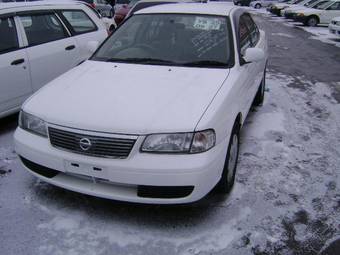 2002 Nissan Sunny Photos