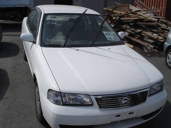 2002 Nissan Sunny Pictures