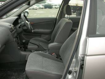 2002 Nissan Sunny Pictures