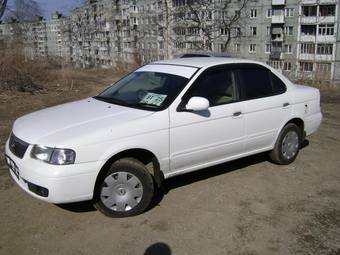 2002 Nissan Sunny Pictures