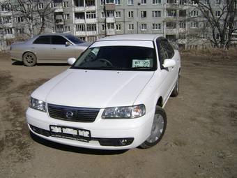 2002 Nissan Sunny Photos
