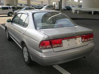 2002 Nissan Sunny Photos