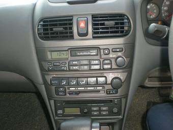 2002 Nissan Sunny Pictures