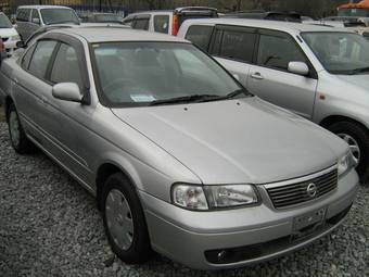 2002 Nissan Sunny Pictures