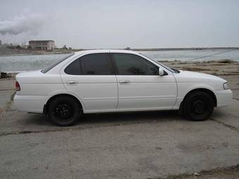 2002 Nissan Sunny Pictures