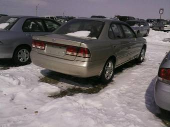 2002 Nissan Sunny Photos