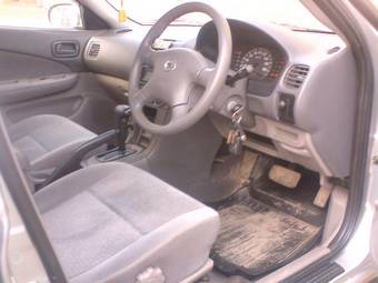 2002 Nissan Sunny Pictures