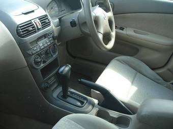 2002 Nissan Sunny Photos