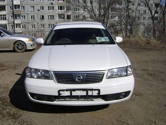 2002 Nissan Sunny Pictures