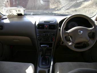 2002 Nissan Sunny Photos