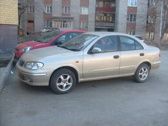 2002 Nissan Sunny Pictures