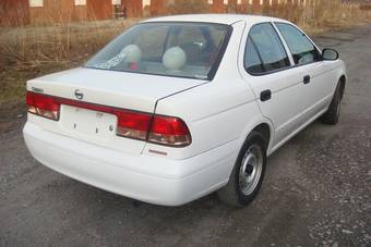 2002 Nissan Sunny Photos