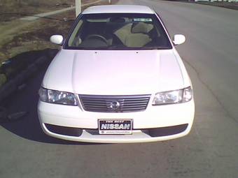 2002 Nissan Sunny Pictures