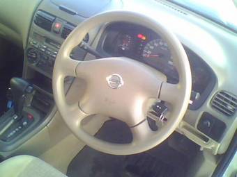 2002 Nissan Sunny Photos