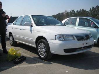 2002 Nissan Sunny Photos