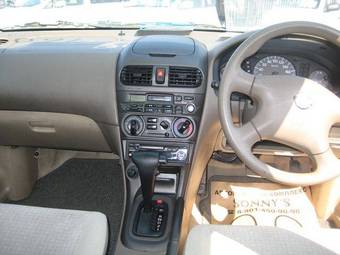 2002 Nissan Sunny Photos