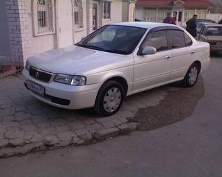 2002 Nissan Sunny Pictures