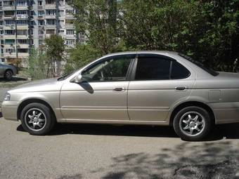 2002 Nissan Sunny Pictures