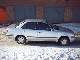 2002 Nissan Sunny Photos