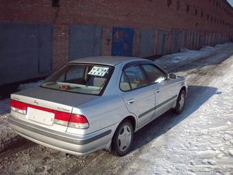 2002 Nissan Sunny Photos