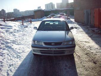 2002 Nissan Sunny Pictures