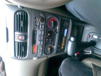 2002 Nissan Sunny Photos