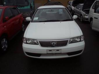 2002 Nissan Sunny Pictures