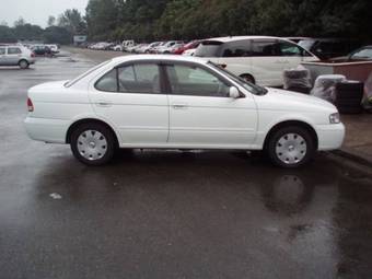 2002 Nissan Sunny Photos