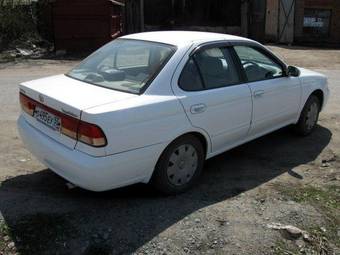 2002 Nissan Sunny Pictures