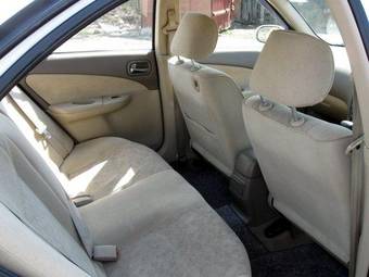 2002 Nissan Sunny Photos