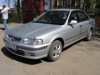 2002 Nissan Sunny Pictures