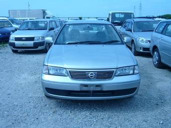 2002 Nissan Sunny Pictures