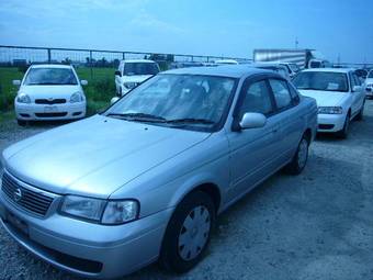 2002 Nissan Sunny Pictures